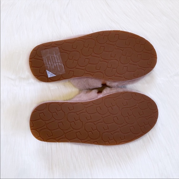 UGG Dalla UGG Metal Graphic Slippers In Quartz - Picture 8 of 8